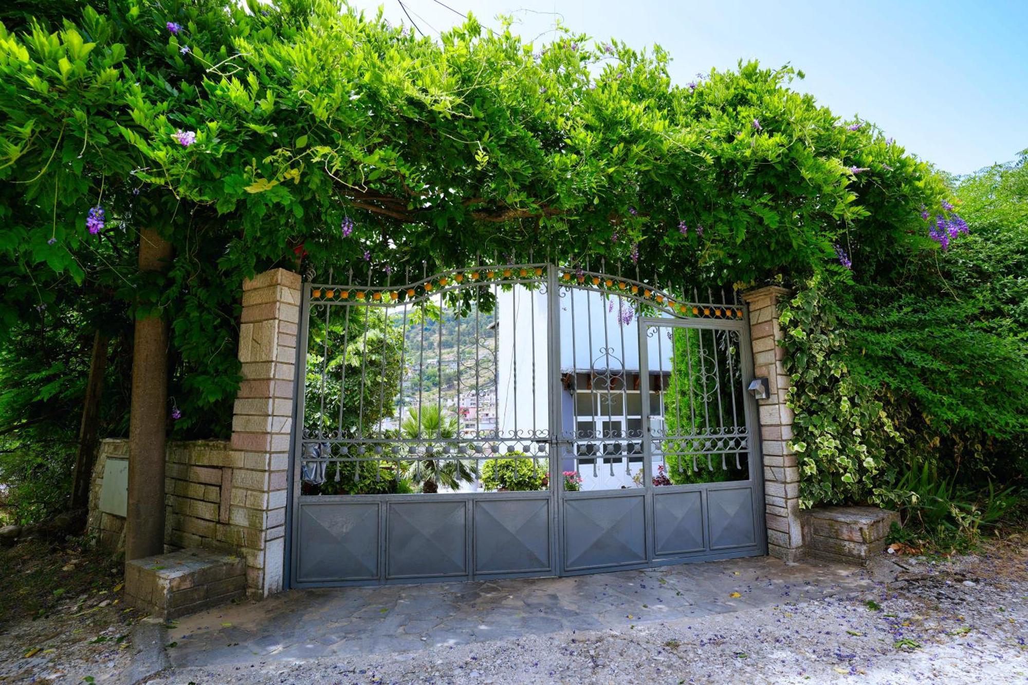 Vila Banushi Gjirokastër 外观 照片